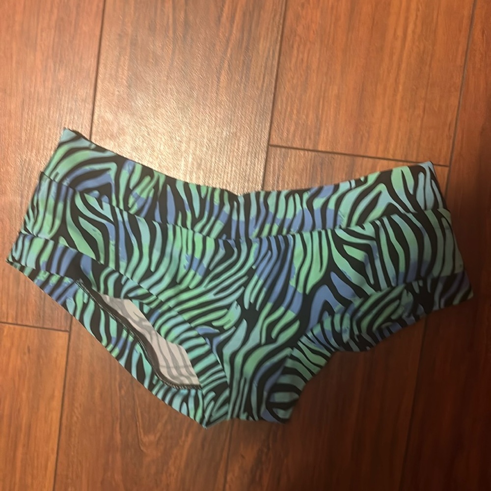 Cleo the hurricane pole bottoms